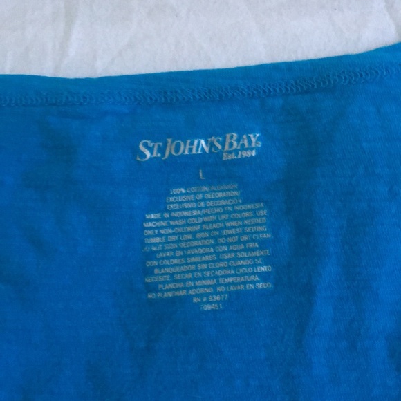 🌹2/$20🌹 Bundle of five tank tops/ womens shirts. Sizes xs to L. - Picture 6 of 13